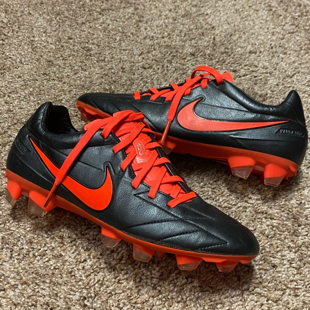 Nike T90 Laser Black & Orange Soccer Cleats, NEW w/o box